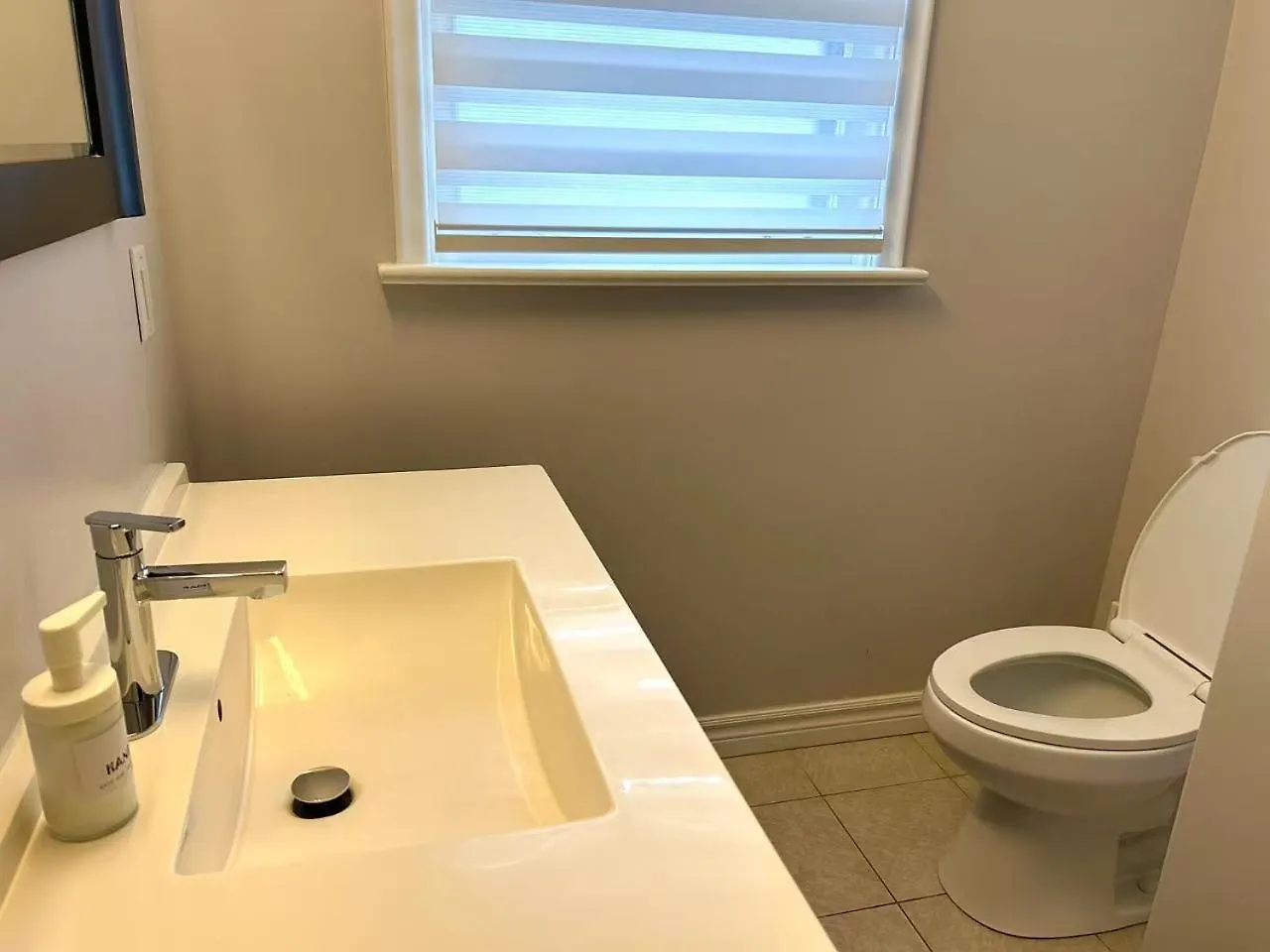 Cozy Quiet Budget Bedroom In Quiet House Business Ready Toronto Guest house