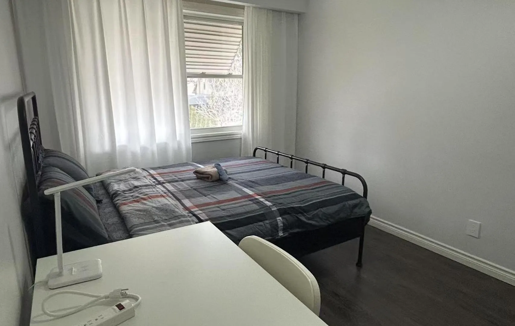 Cozy Quiet Budget Bedroom In Quiet House Business Ready Toronto 0*,  Canada