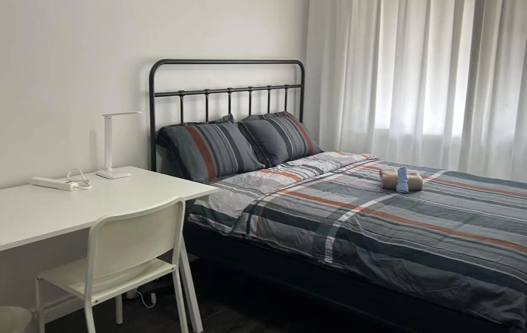Cozy Quiet Budget Bedroom In Quiet House Business Ready Toronto Canada