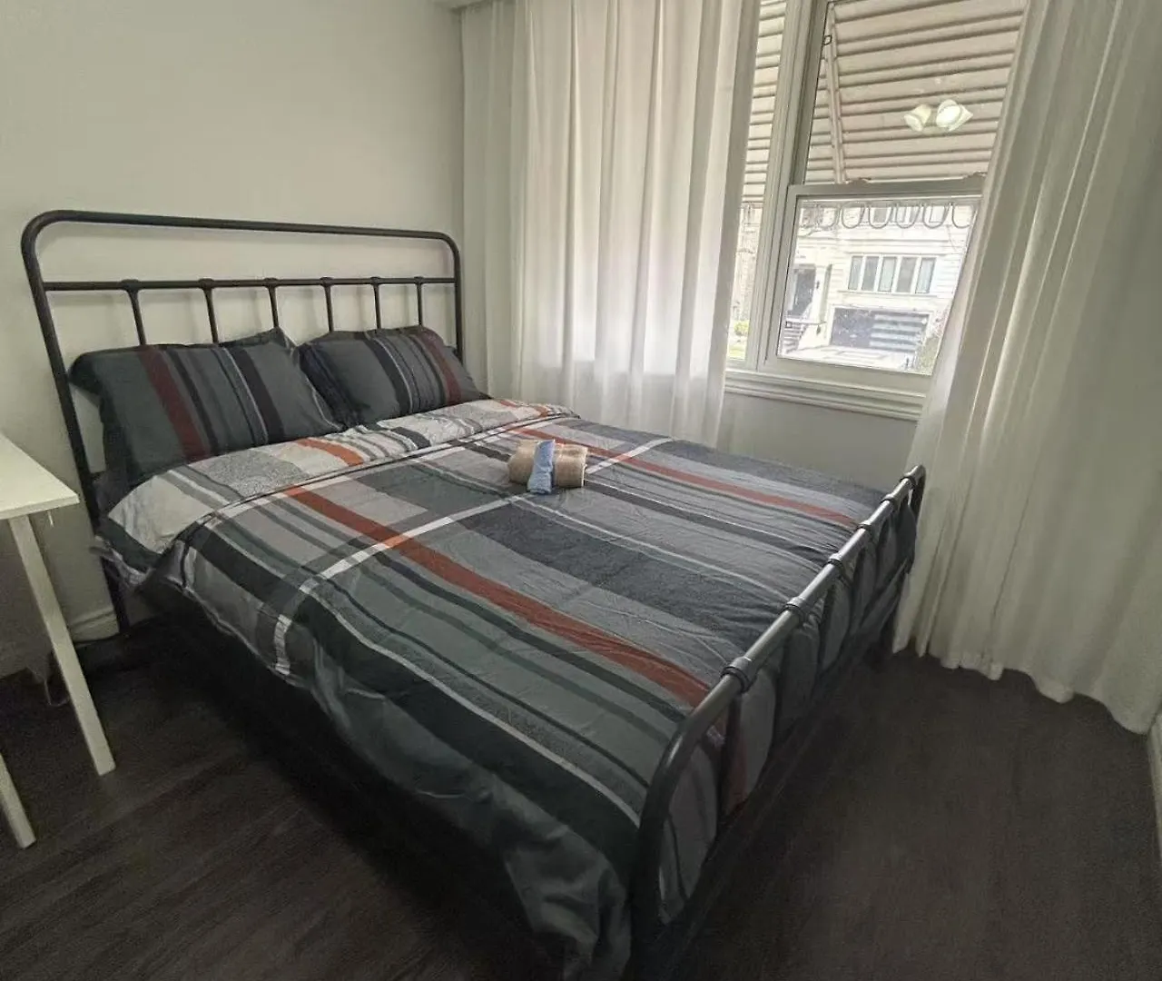 Guest house Cozy Quiet Budget Bedroom In Quiet House Business Ready Toronto