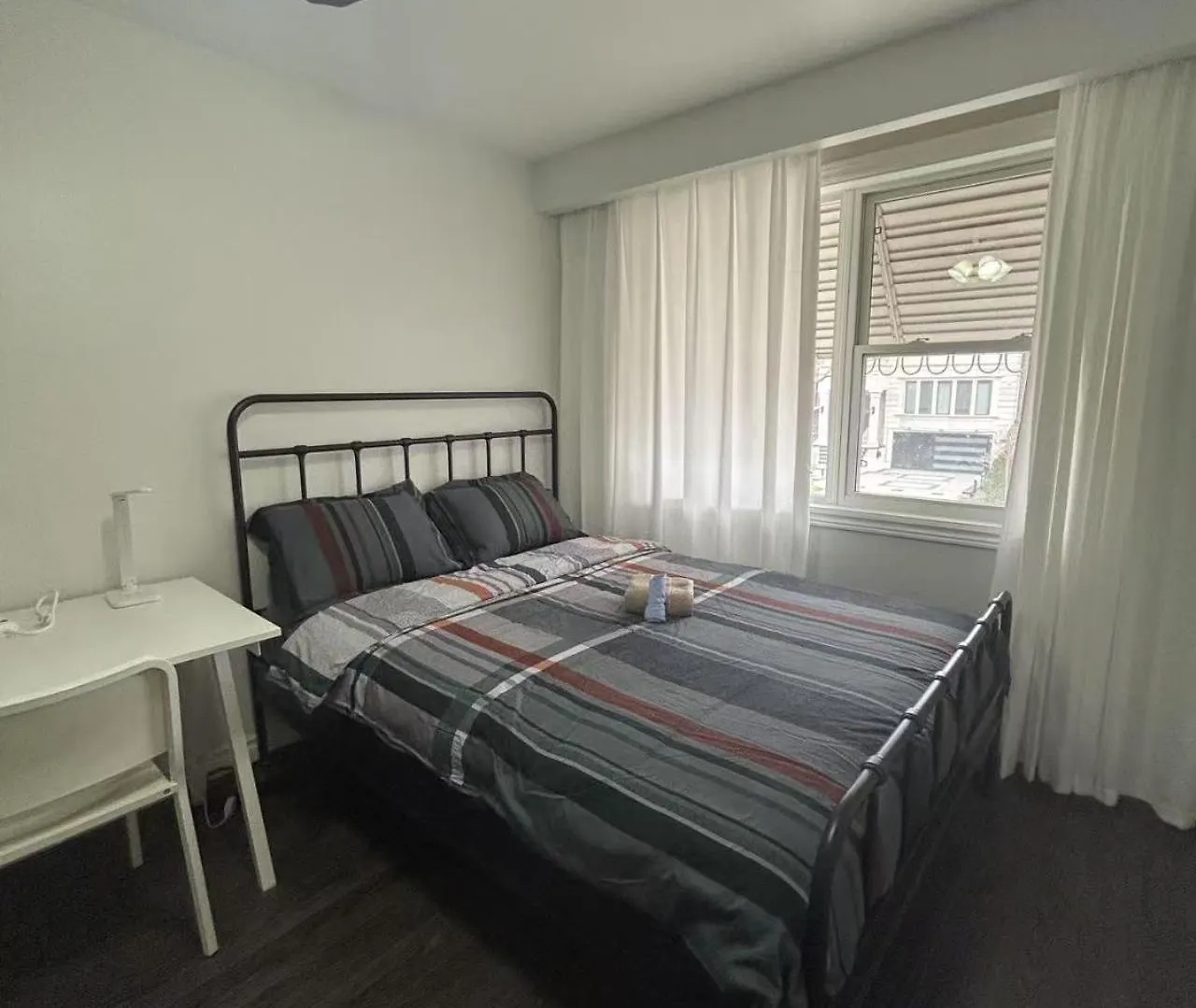 Cozy Quiet Budget Bedroom In Quiet House Business Ready contacts