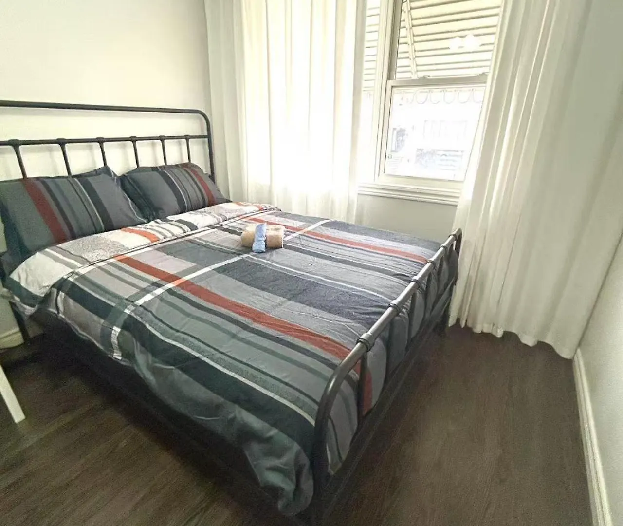 Cozy Quiet Budget Bedroom In Quiet House Business Ready Toronto Canada