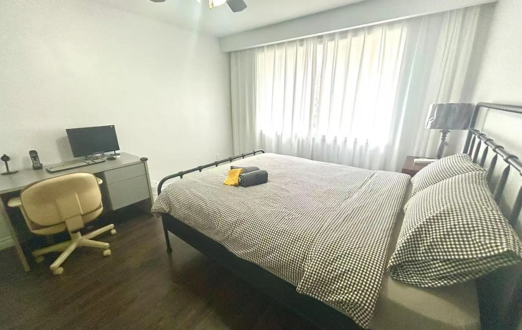 Cozy Quiet Budget Bedroom In Quiet House Business Ready Toronto Guest house